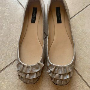 ANN TAYLOR SILVER/BLUSH LEATHER RUFFLE TOE BALLET FLATS - SZ 8M